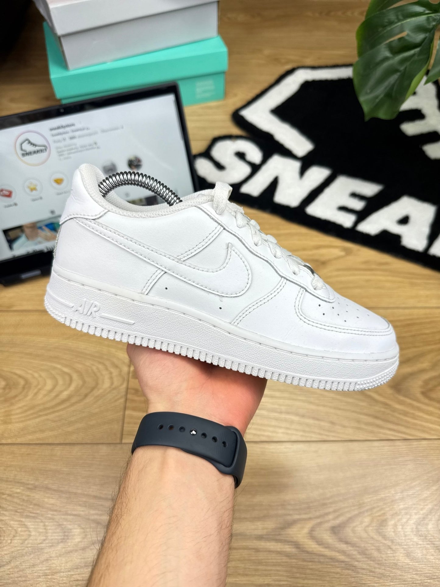Nike Air Force 1 Low (37.5)