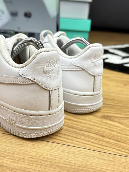 Nike Air Force 1 Low (37.5)
