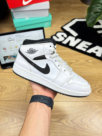 Nike Air Jordan 1 Mid (40)