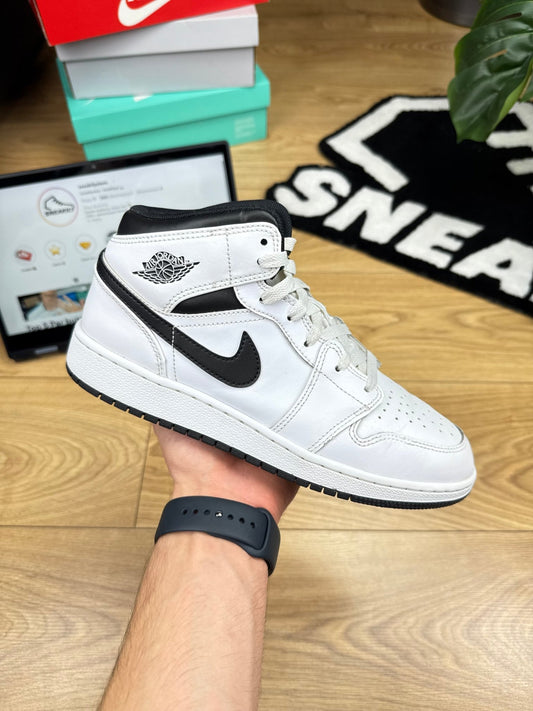 Nike Air Jordan 1 Mid (40)