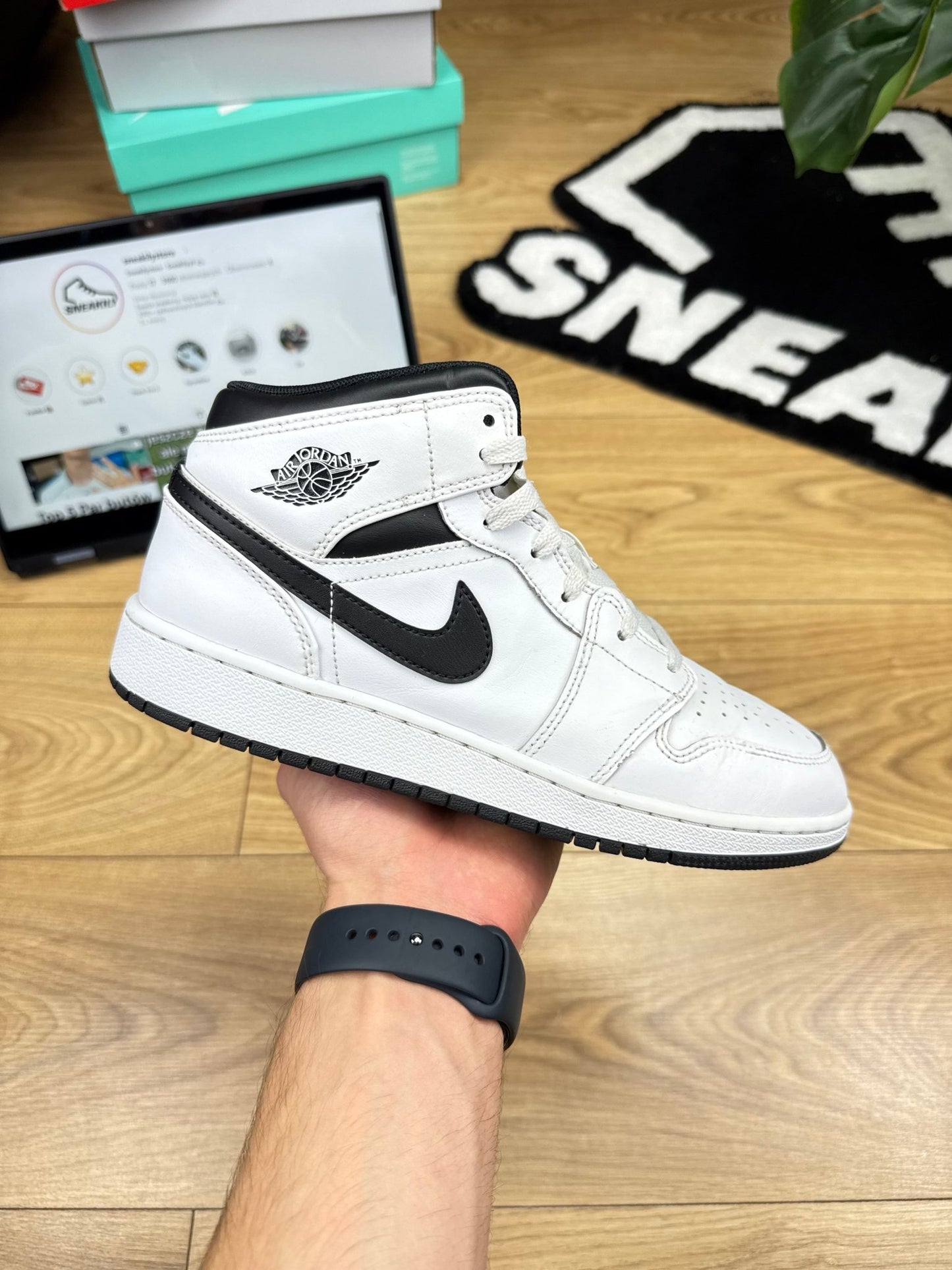 Nike Air Jordan 1 Mid (40)