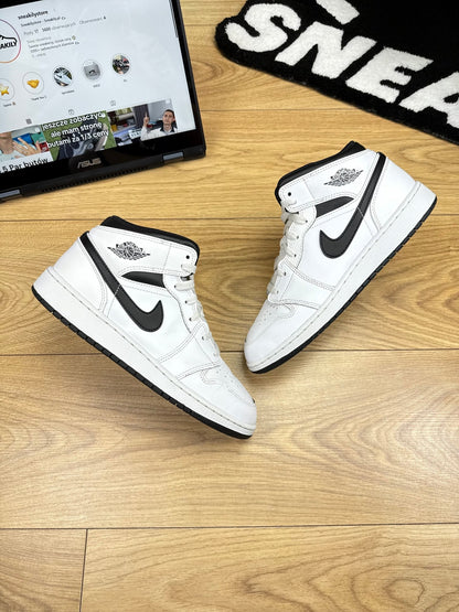 Nike Air Jordan 1 Mid (40)