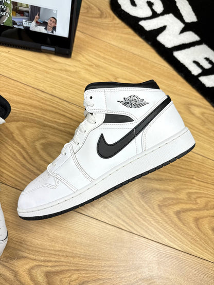 Nike Air Jordan 1 Mid (40)