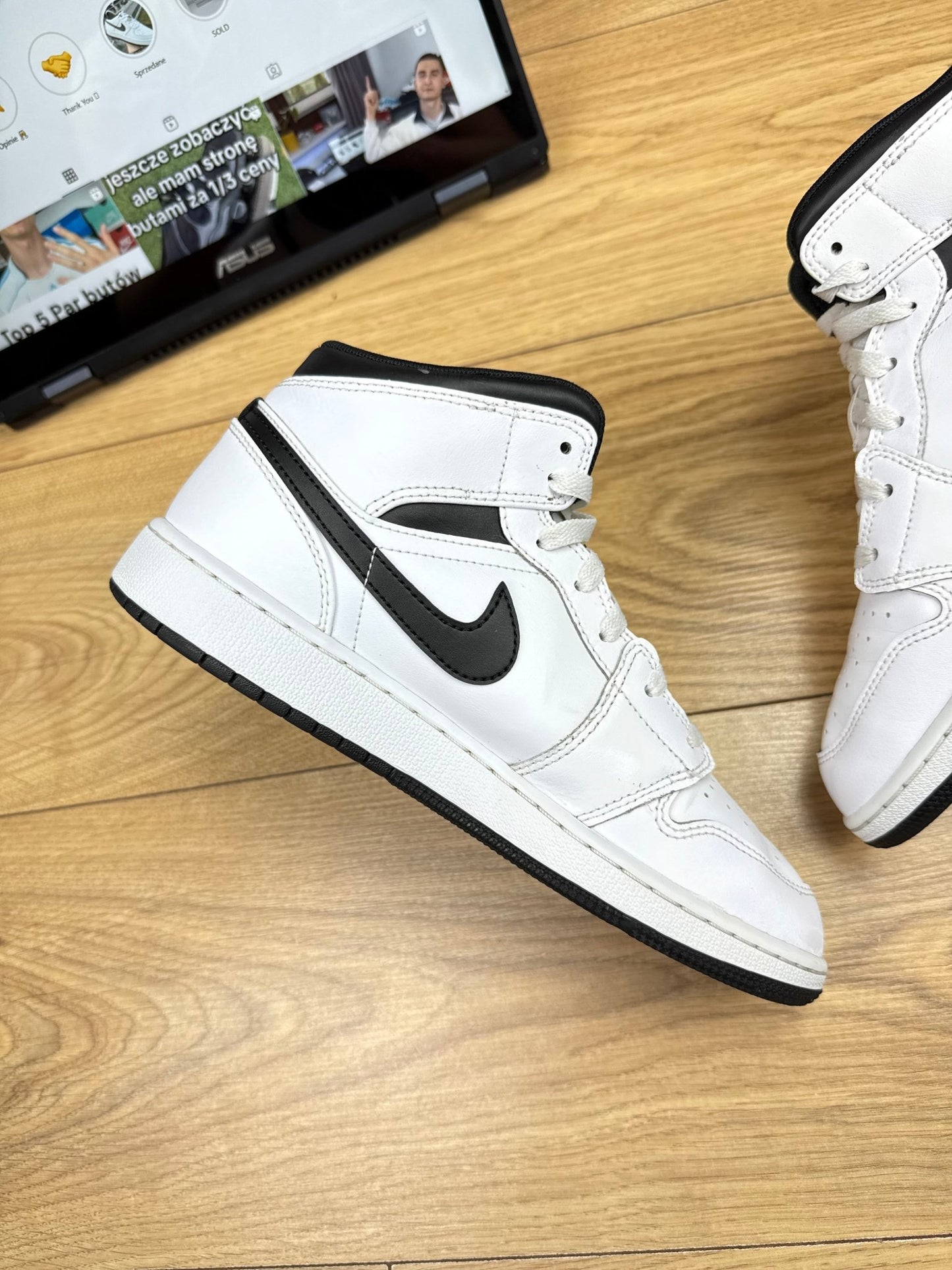 Nike Air Jordan 1 Mid (40)