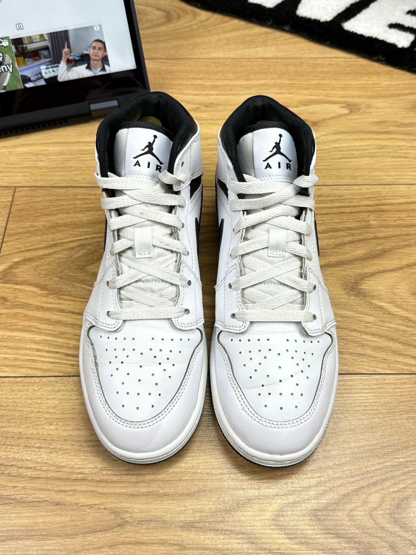 Nike Air Jordan 1 Mid (40)