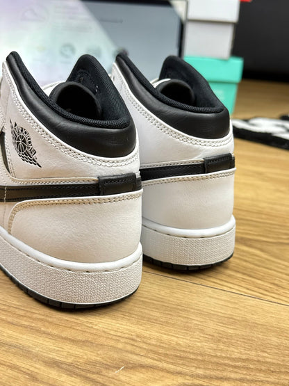 Nike Air Jordan 1 Mid (40)