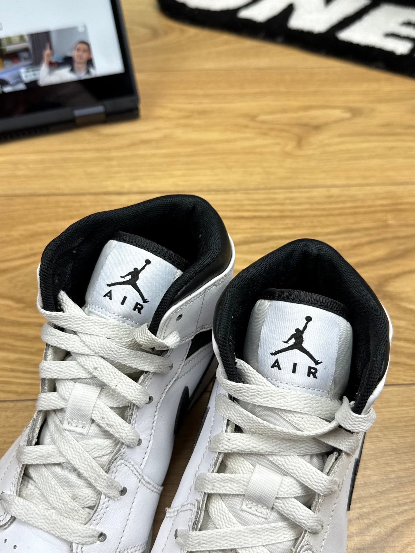 Nike Air Jordan 1 Mid (40)