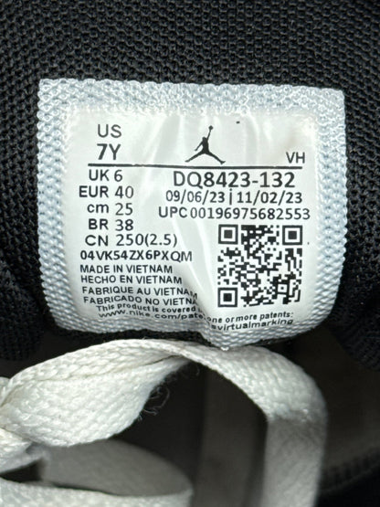 Nike Air Jordan 1 Mid (40)