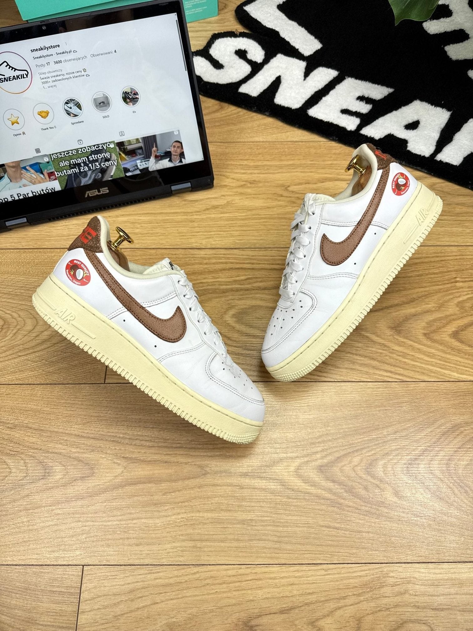Nike Air Force 1 ’07 LX Coconut Milk — buty sportowe męskie w bardzo dobrym stanie rozmiar 39, widok z góry na zewnętrzną stronę butów