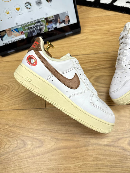 Nike Air Force 1 ’07 LX Coconut Milk — buty sportowe męskie w bardzo dobrym stanie rozmiar 39, zewnętrzny panel prawego buta