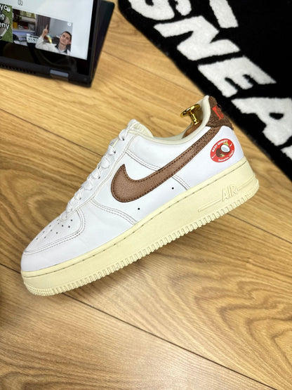 Nike Air Force 1 ’07 LX Coconut Milk — buty sportowe męskie w bardzo dobrym stanie rozmiar 39, zewnętrzny panel lewego buta