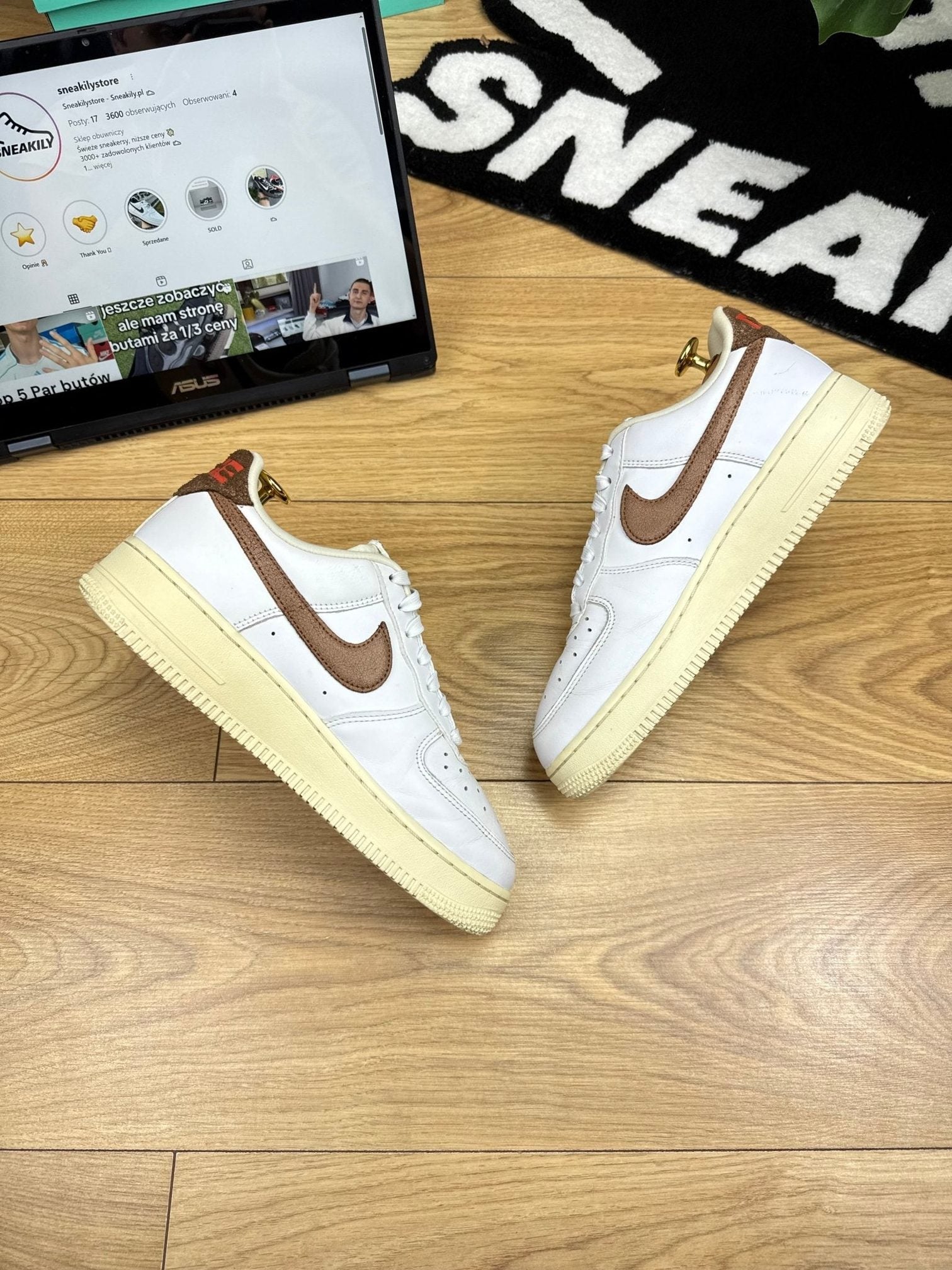 Nike Air Force 1 ’07 LX Coconut Milk — buty sportowe męskie w bardzo dobrym stanie rozmiar 39, widok z góry na wewnętrzną stronę butów