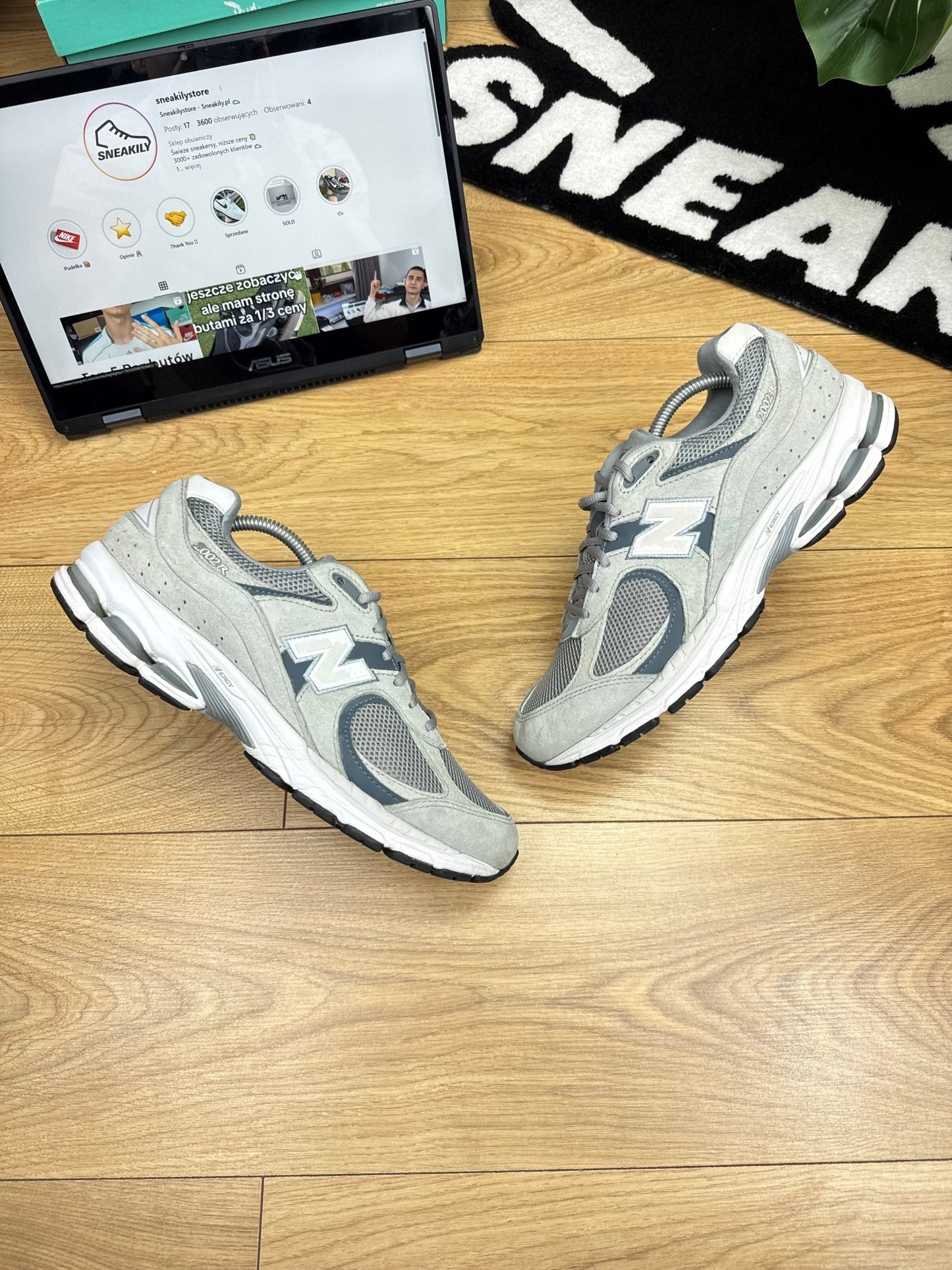 New Balance 2002R (43)