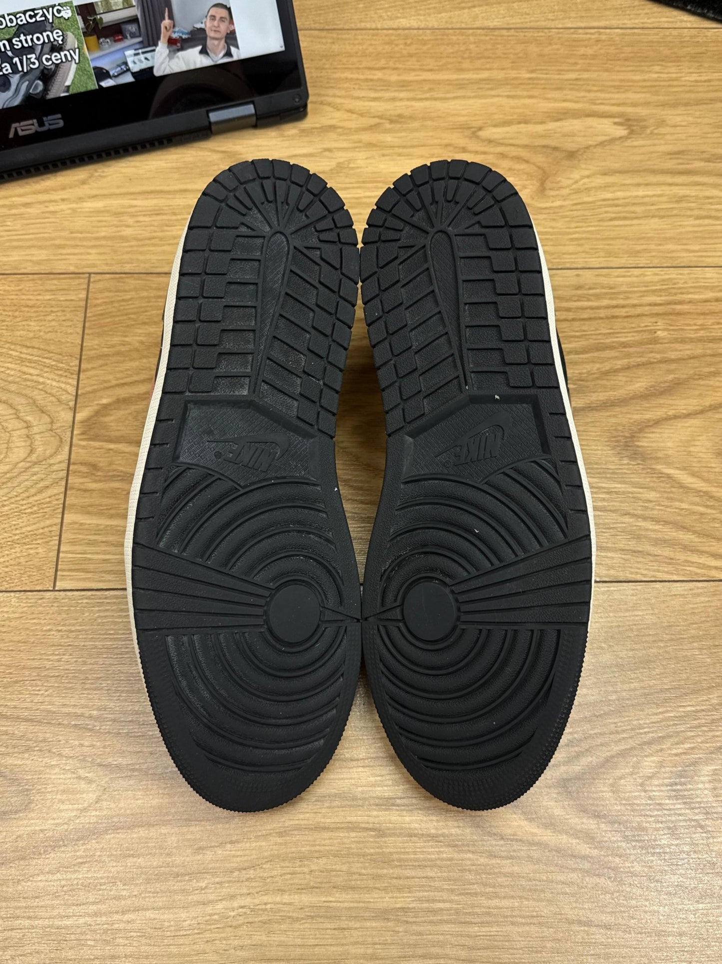 Nike Air Jordan 1 Low (42.5)