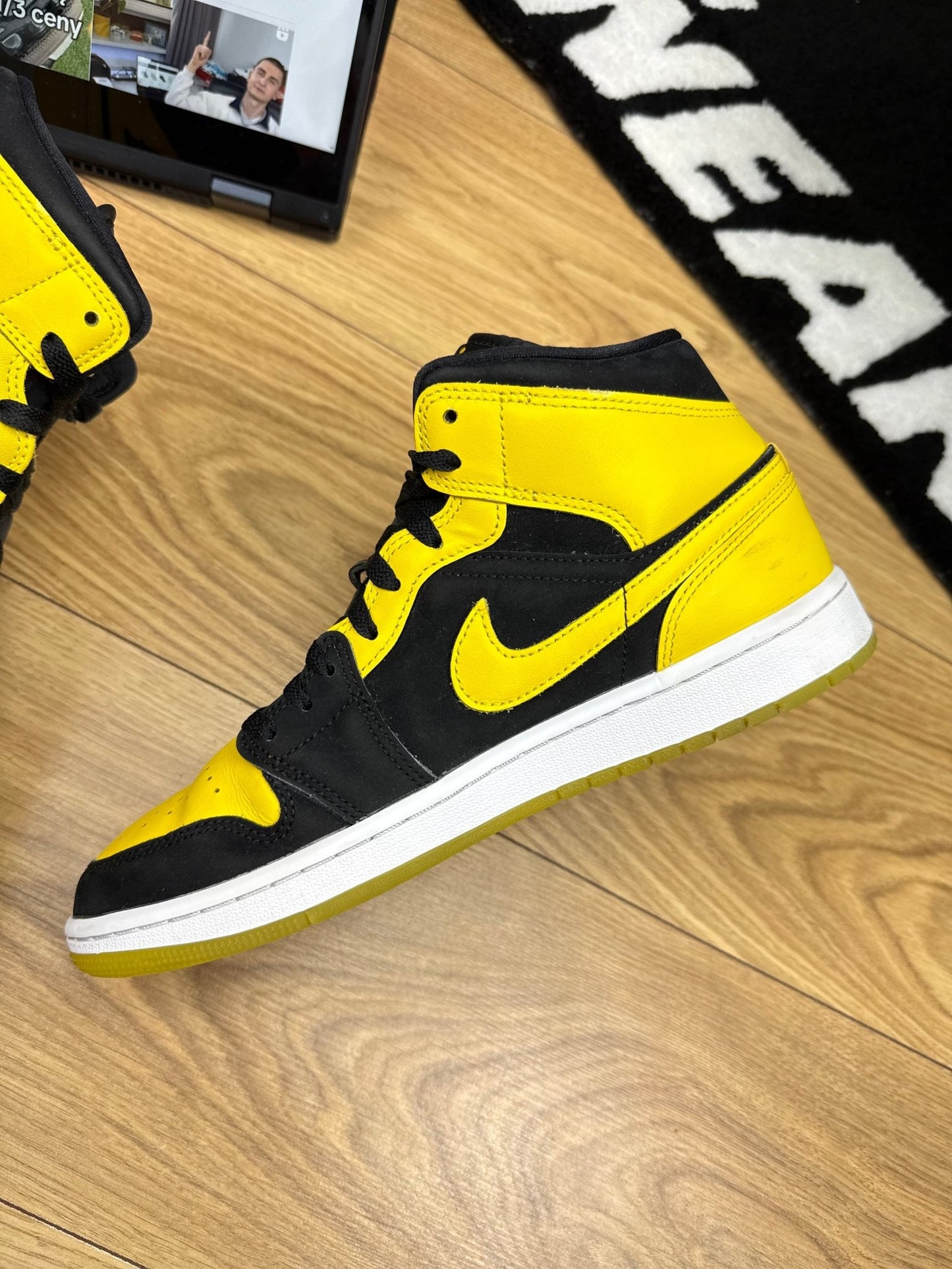 Nike Air Jordan 1 Mid (42.5)