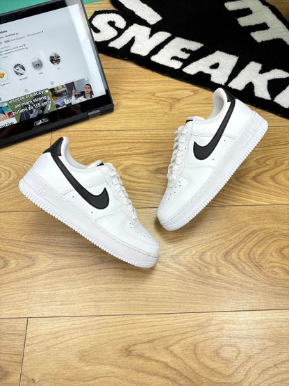 Nike Air Force 1 Low (37.5)