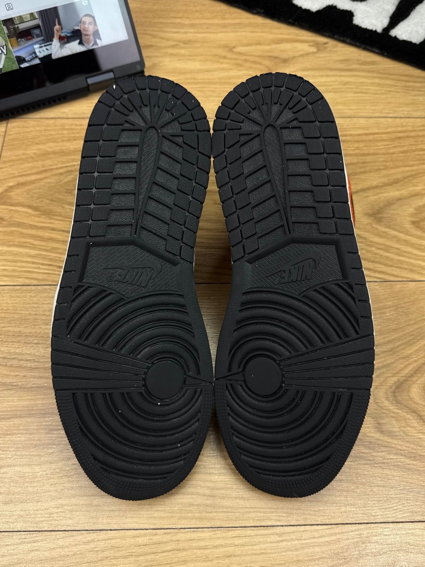 Nike Air Jordan 1 Mid (42)