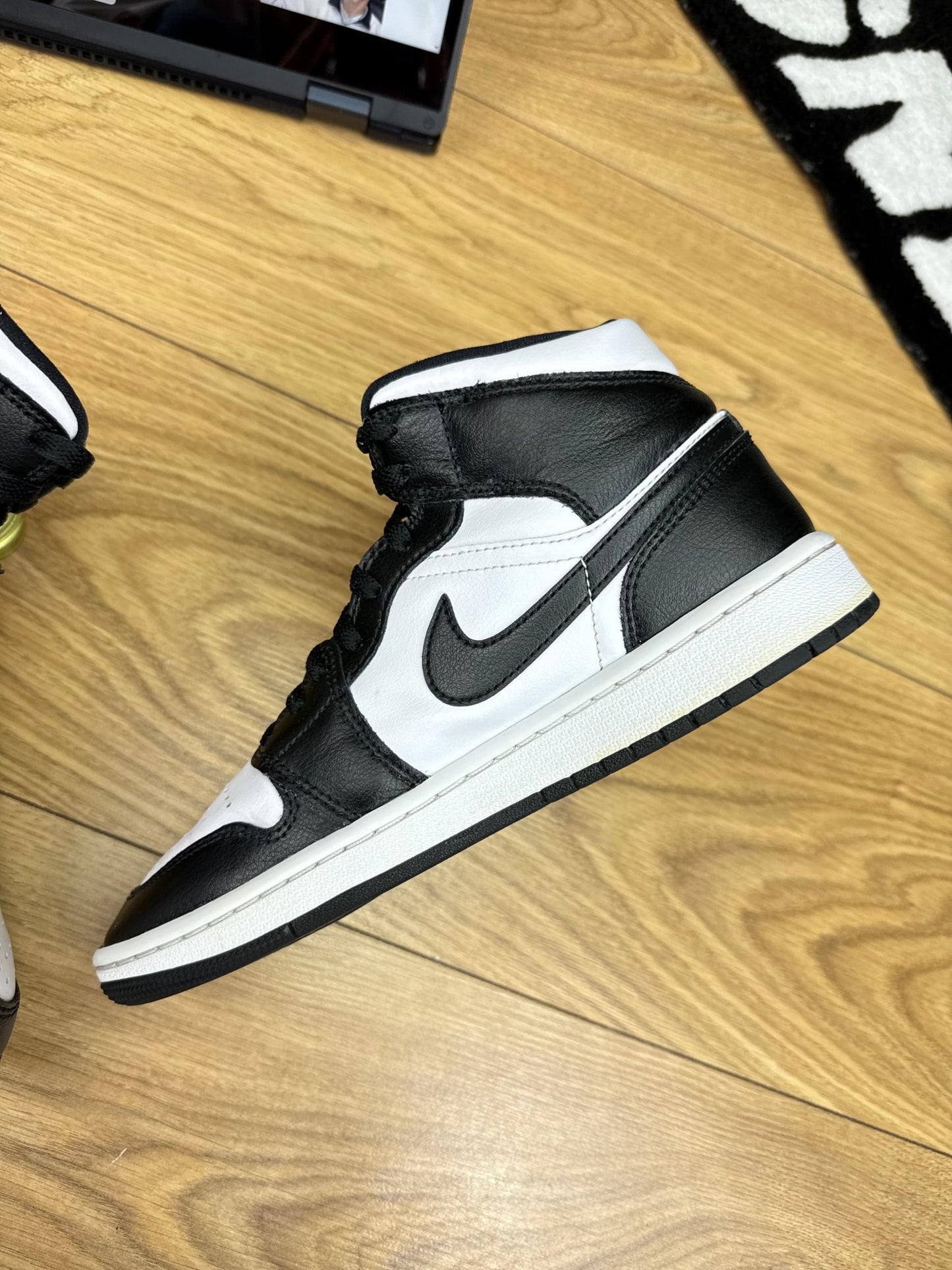 Nike Air Jordan 1 Mid (38.5)