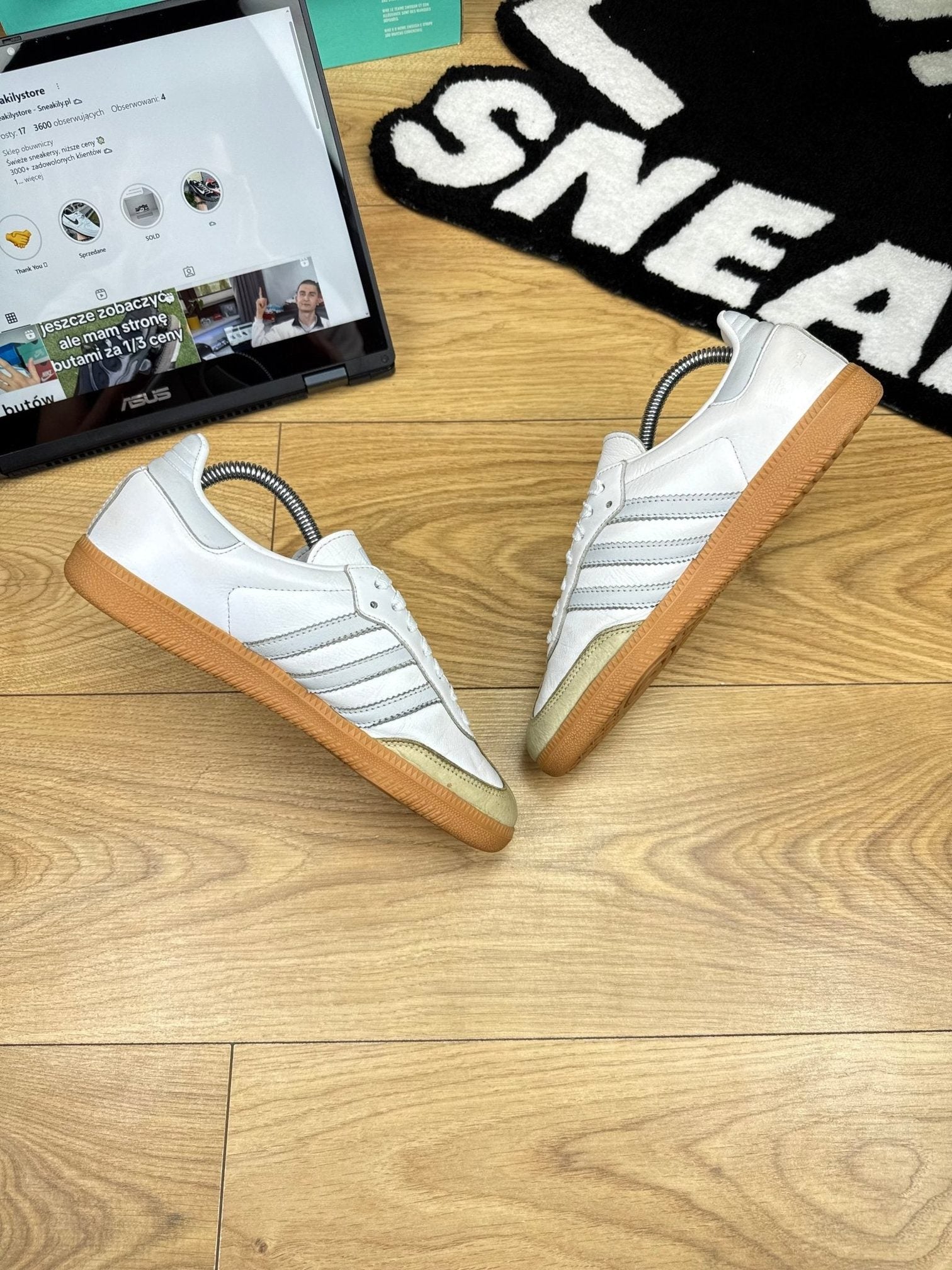 Adidas Samba OG W — buty sportowe damskie w bardzo dobrym stanie rozmiar 38 2/3, widok z góry na wewnętrzną stronę butów