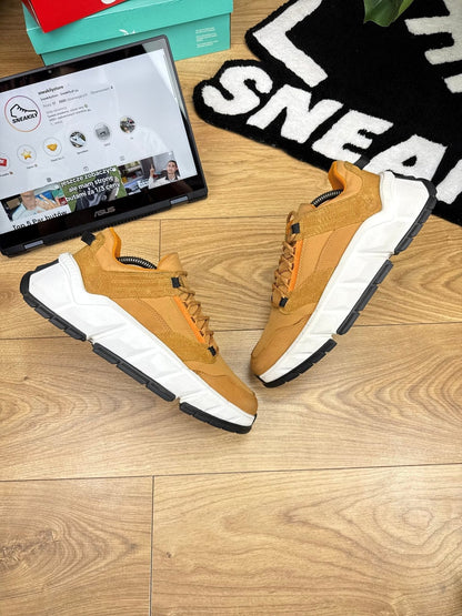 Timberland TBL Turbo Low — buty sportowe męskie w bardzo dobrym stanie rozmiar 43.5, widok z góry na zewnętrzną stronę butów