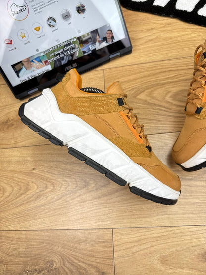 Timberland TBL Turbo Low — buty sportowe męskie w bardzo dobrym stanie rozmiar 43.5, zewnętrzny panel prawego buta