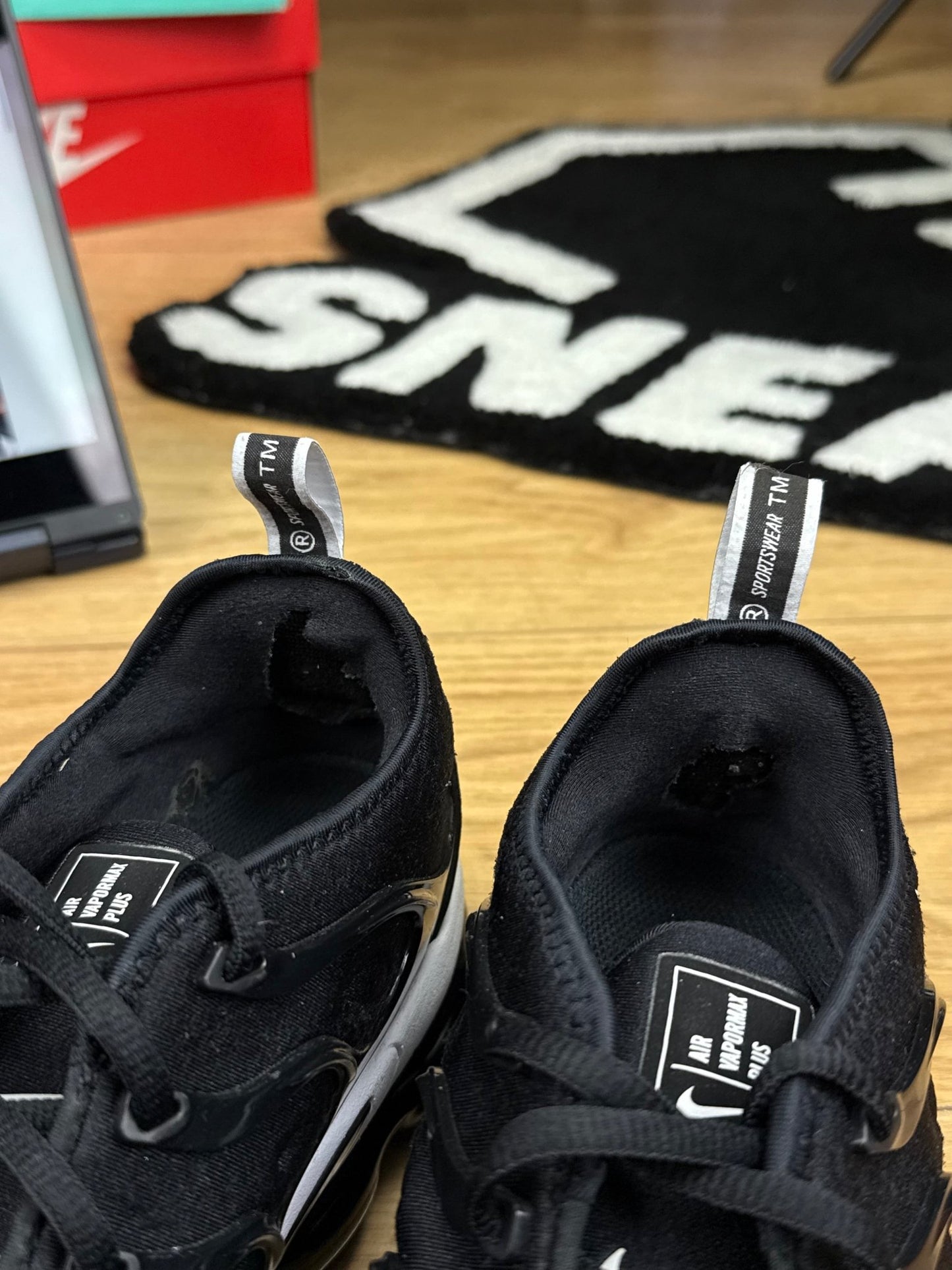 Nike Air Vapormax Plus (42.5)