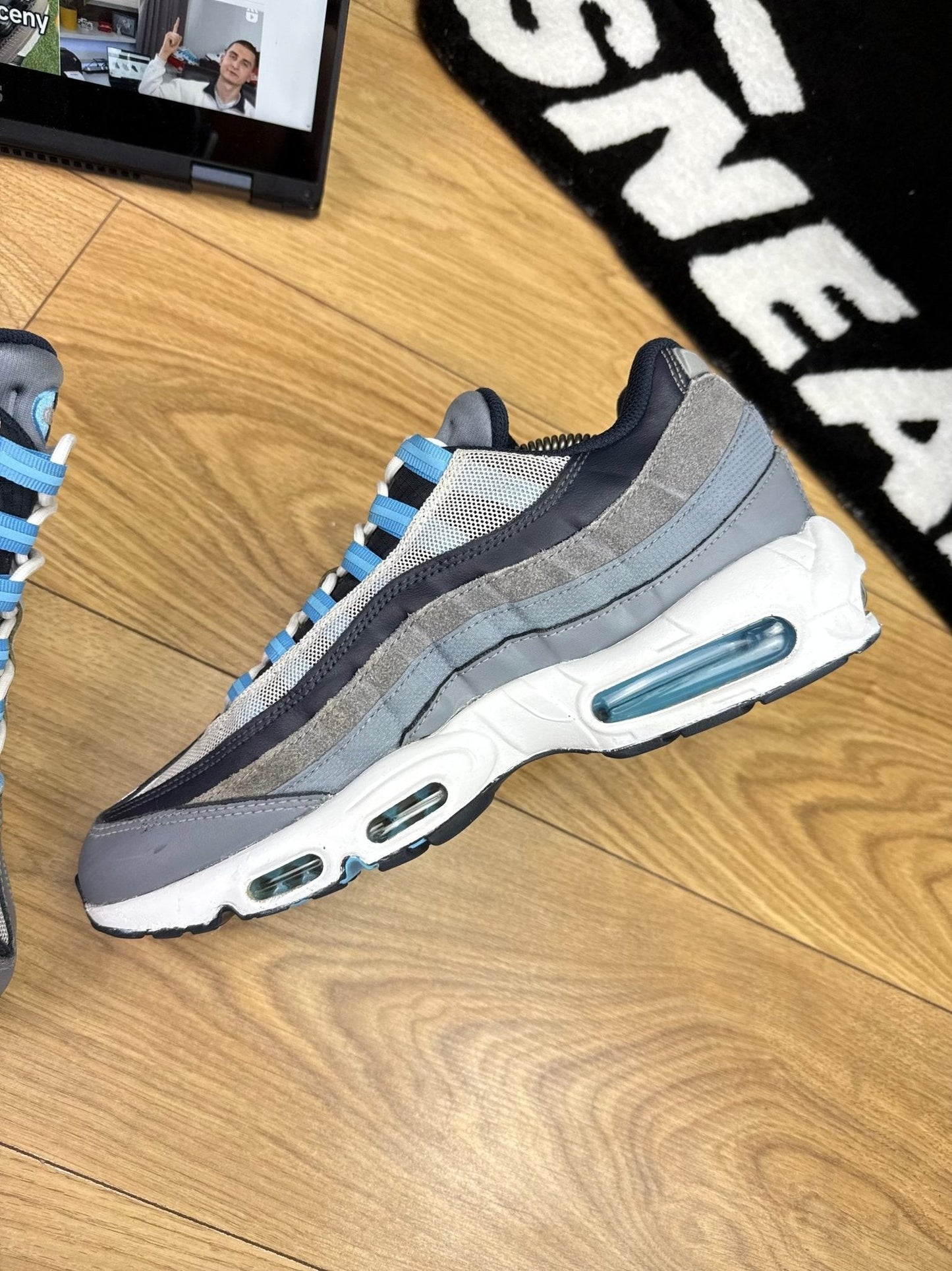 Nike Air Max 95 — buty sportowe męskie w bardzo dobrym stanie rozmiar 44, wewnętrzny panel lewego buta
