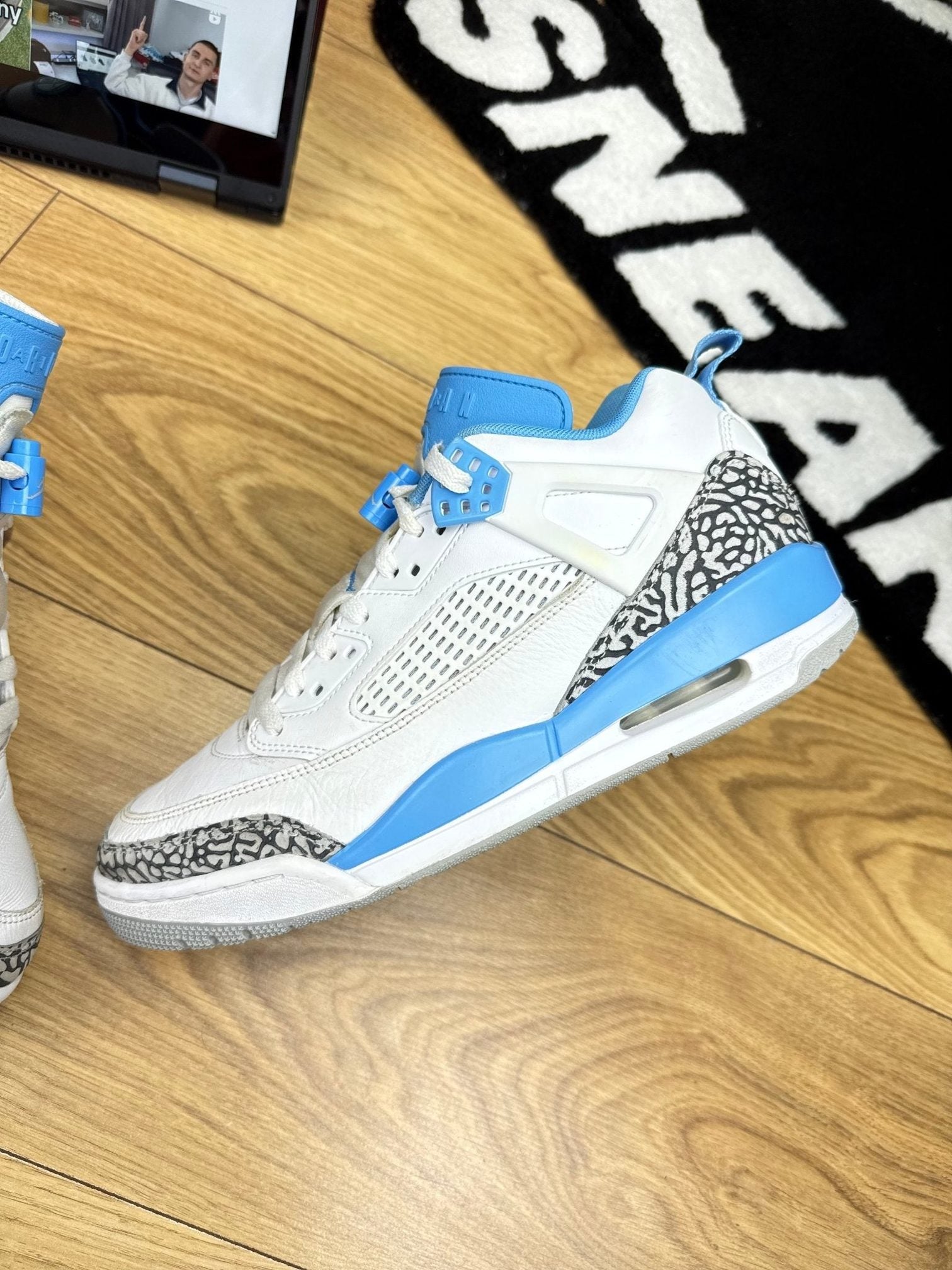 Nike Air Jordan Spizike Low — buty sportowe męskie w bardzo dobrym stanie rozmiar 42.5, zewnętrzny panel lewego buta