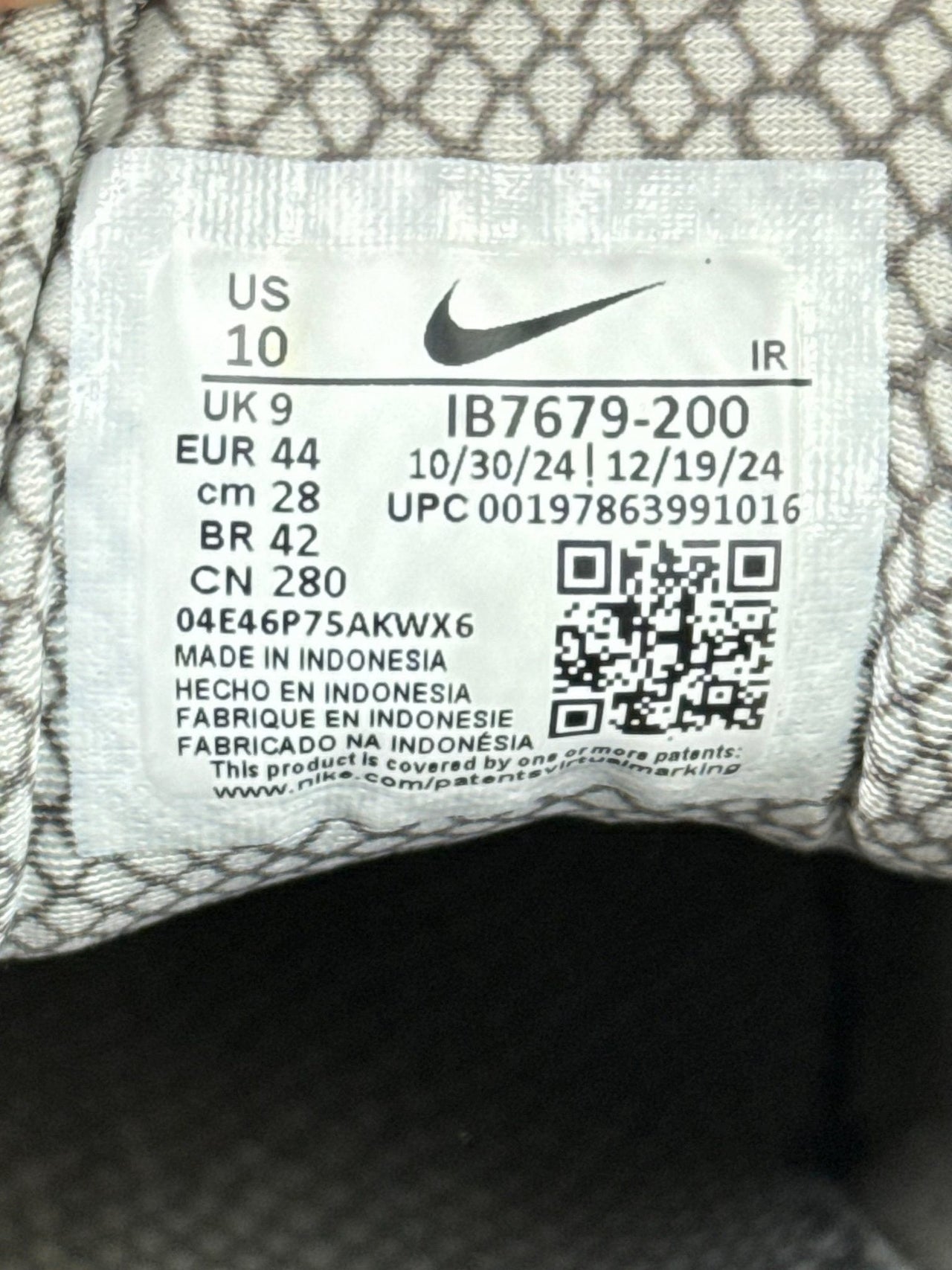 Nike Air Max Plus — buty sportowe męskie w bardzo dobrym stanie rozmiar 44, widok z boku