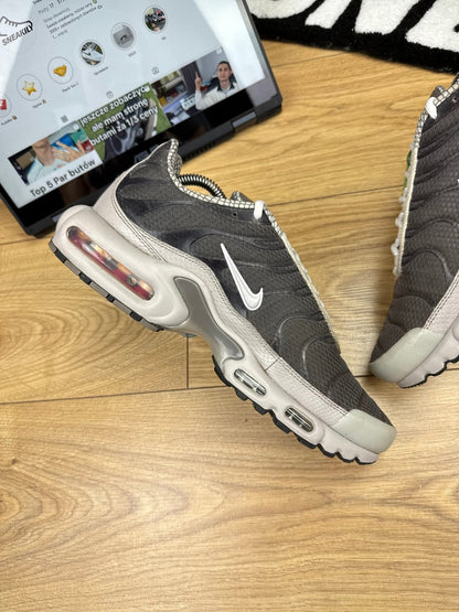 Nike Air Max Plus — buty sportowe męskie w bardzo dobrym stanie rozmiar 44, wewnętrzny panel lewego buta