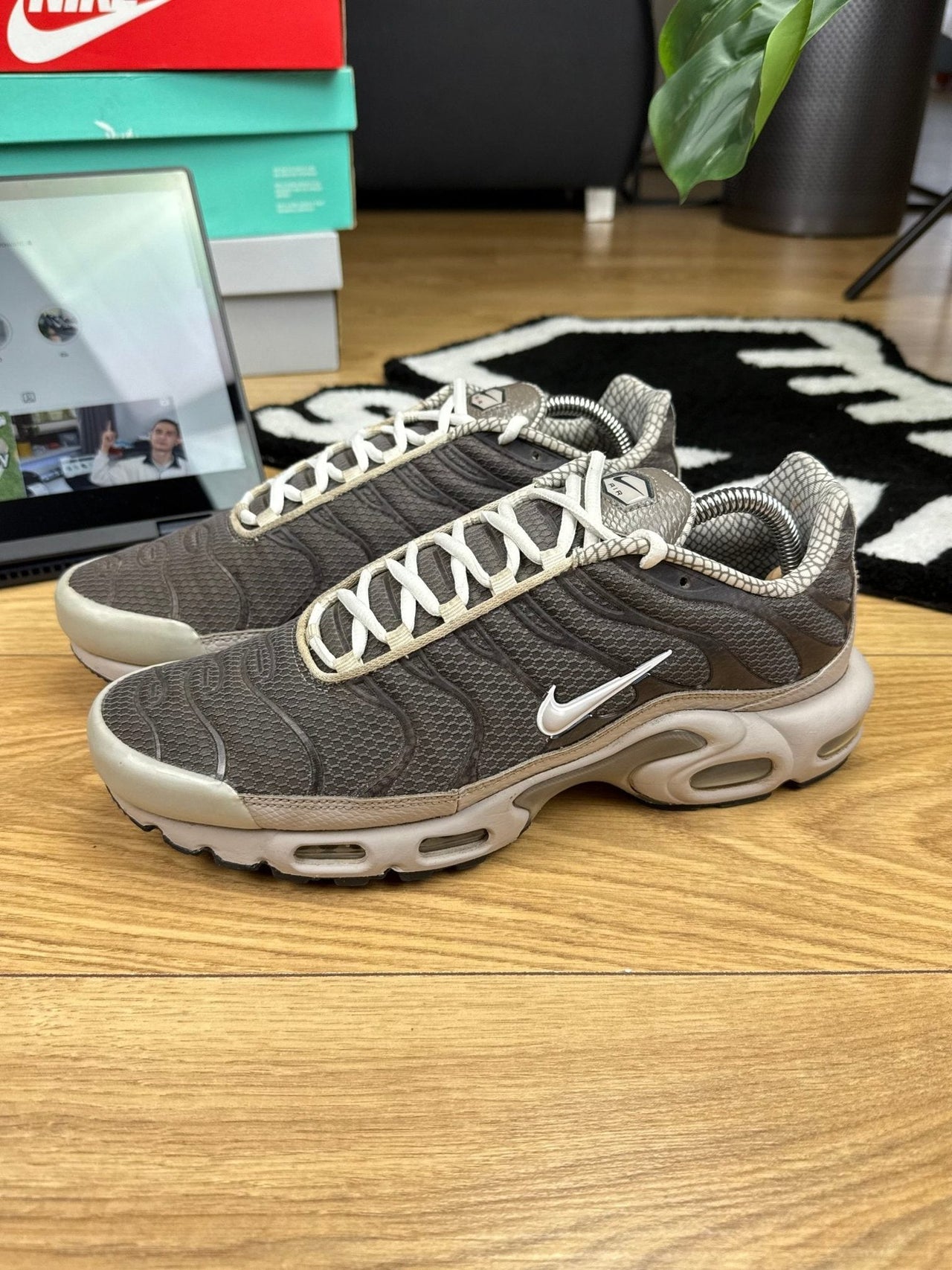 Nike Air Max Plus — buty sportowe męskie w bardzo dobrym stanie rozmiar 44, widok z góry
