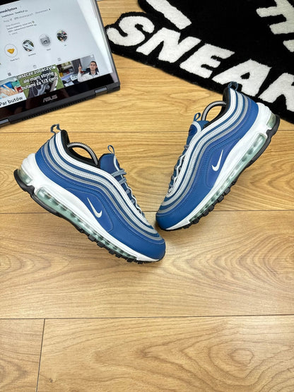 Nike Air Max 97 “Court Blue / Pure Platinum / Wolf Grey / Glacier Blue” Court Blue — buty sportowe męskie w bardzo dobrym stanie rozmiar 41, widok z góry na zewnętrzną stronę butów