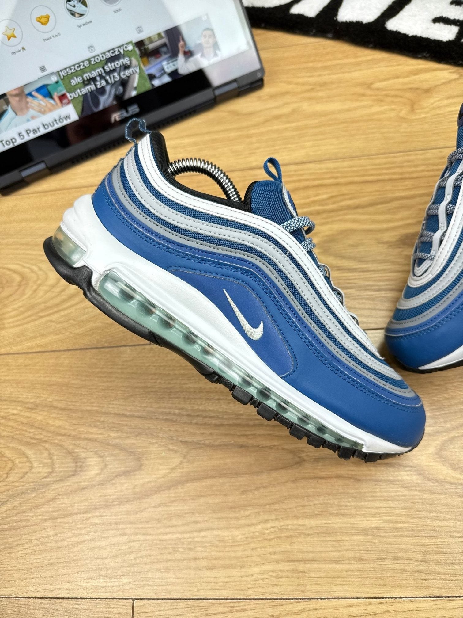 Nike Air Max 97 “Court Blue / Pure Platinum / Wolf Grey / Glacier Blue” Court Blue — buty sportowe męskie w bardzo dobrym stanie rozmiar 41, zewnętrzny panel prawego buta