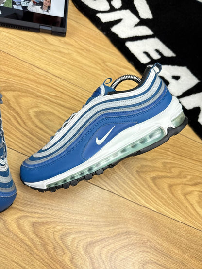 Nike Air Max 97 “Court Blue / Pure Platinum / Wolf Grey / Glacier Blue” Court Blue — buty sportowe męskie w bardzo dobrym stanie rozmiar 41, zewnętrzny panel lewego buta
