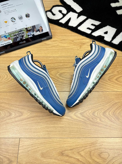 Nike Air Max 97 “Court Blue / Pure Platinum / Wolf Grey / Glacier Blue” Court Blue — buty sportowe męskie w bardzo dobrym stanie rozmiar 41, widok z góry na wewnętrzną stronę butów