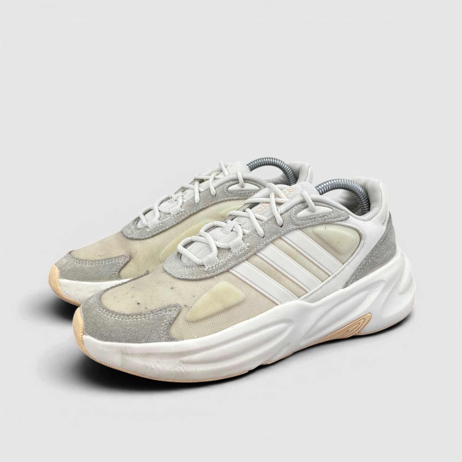 Adidas Ozelle Cloud White — buty sportowe męskie w bardzo dobrym stanie rozmiar 40, widok z boku