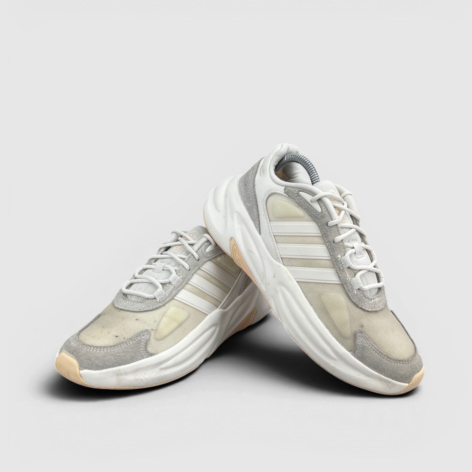 Adidas Ozelle Cloud White — buty sportowe męskie w bardzo dobrym stanie rozmiar 40, boczny profil