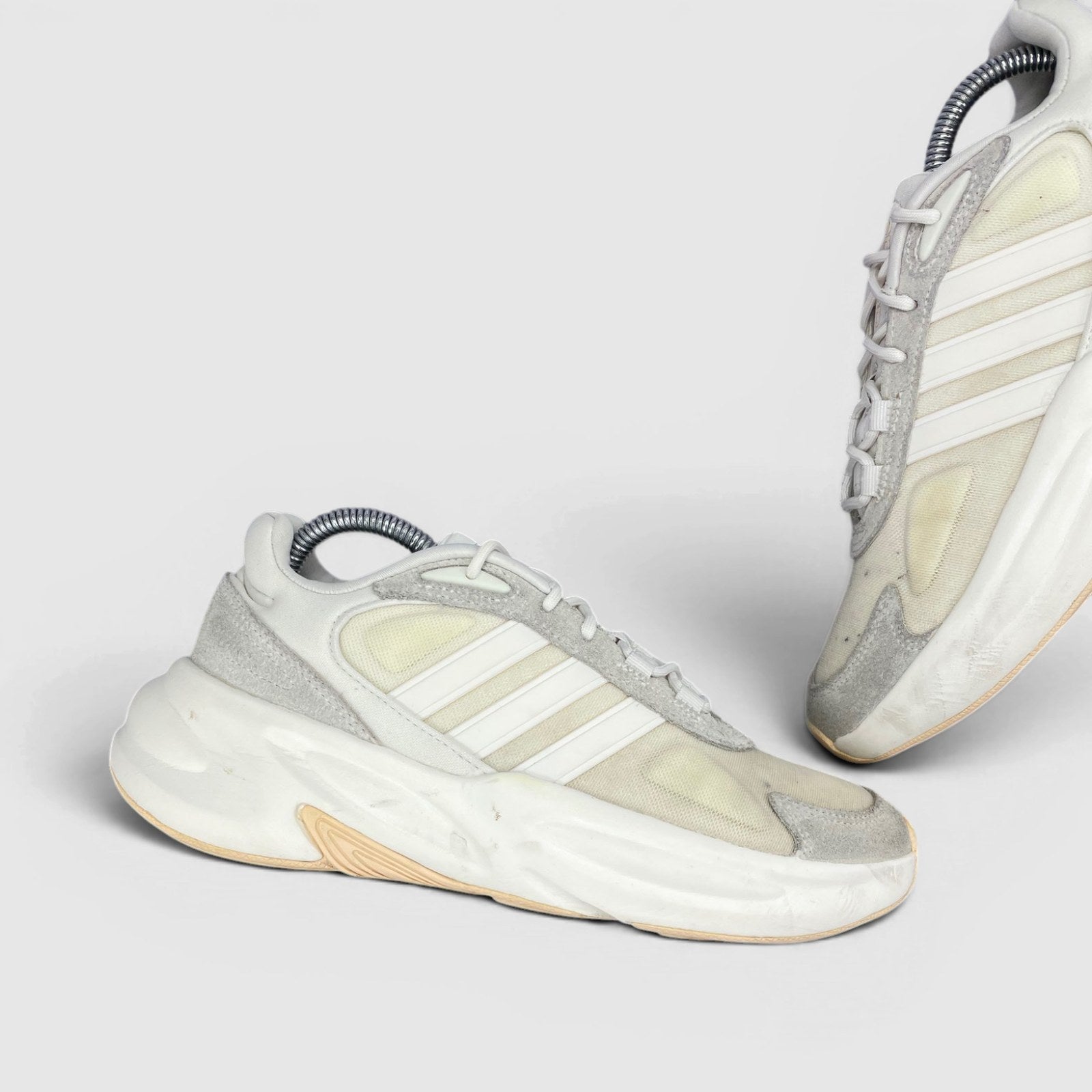 Adidas Ozelle Cloud White — buty sportowe męskie w bardzo dobrym stanie rozmiar 40, zewnętrzny panel lewego buta