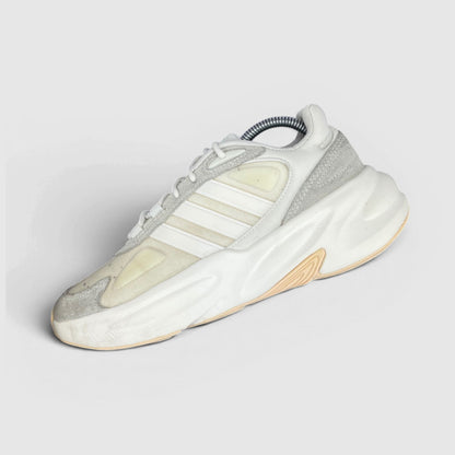 Adidas Ozelle Cloud White — buty sportowe męskie w bardzo dobrym stanie rozmiar 40, widok z góry na wewnętrzną stronę butów