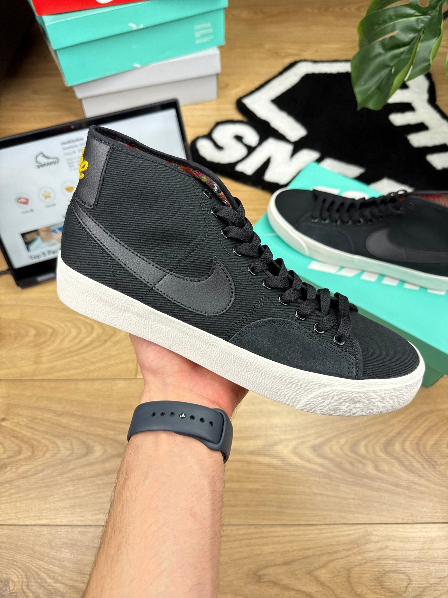 Nike SB Blazer Court Mid Premium — buty sportowe męskie nowe rozmiar 43, widok z góry na zewnętrzną stronę butów