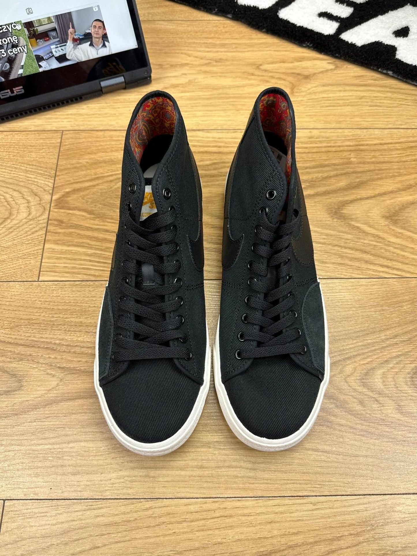 Nike SB Blazer Court Mid Premium — buty sportowe męskie nowe rozmiar 43, zewnętrzny panel lewego buta