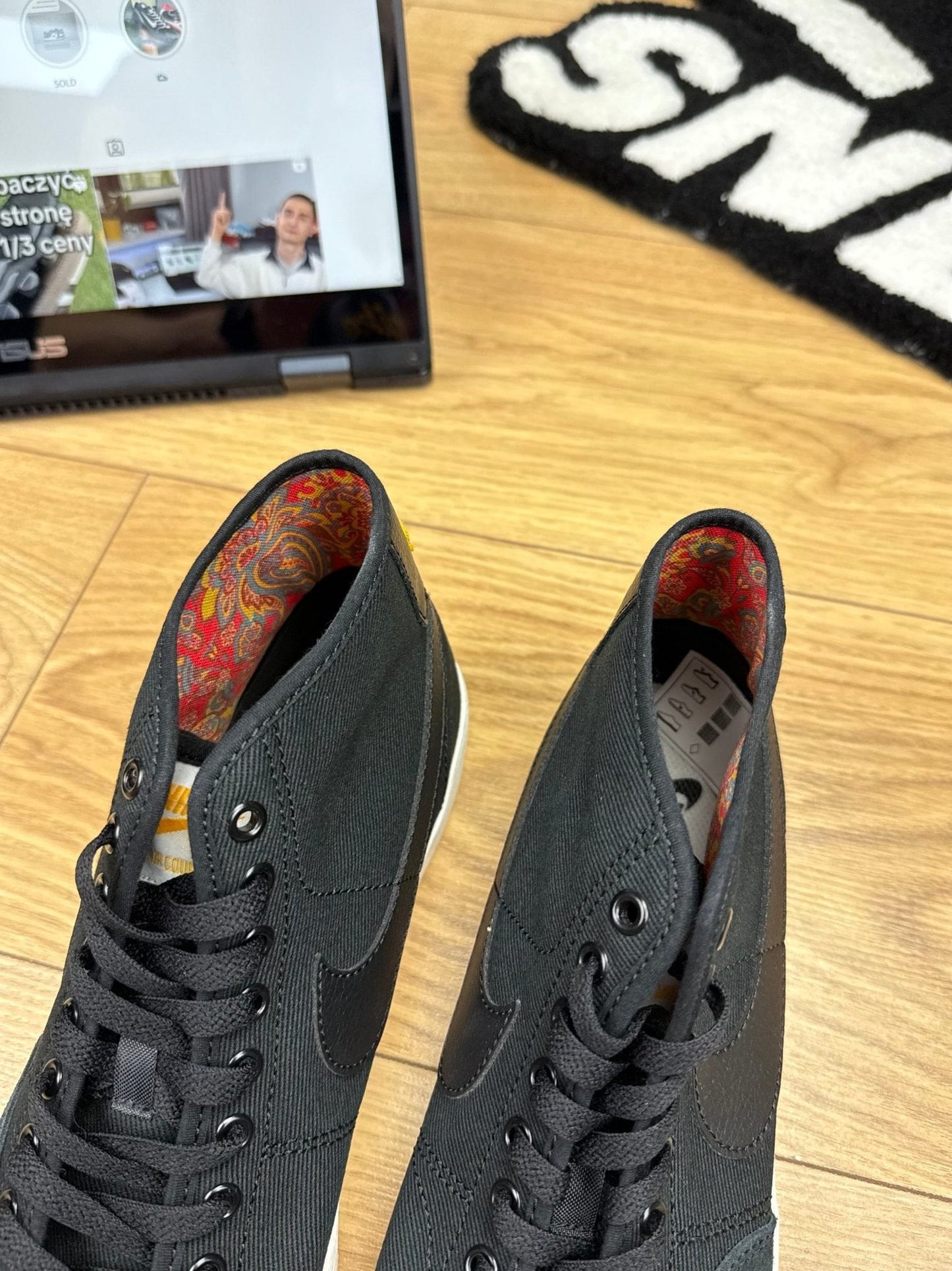 Nike SB Blazer Court Mid Premium — buty sportowe męskie nowe rozmiar 43, widok z góry na wewnętrzną stronę butów