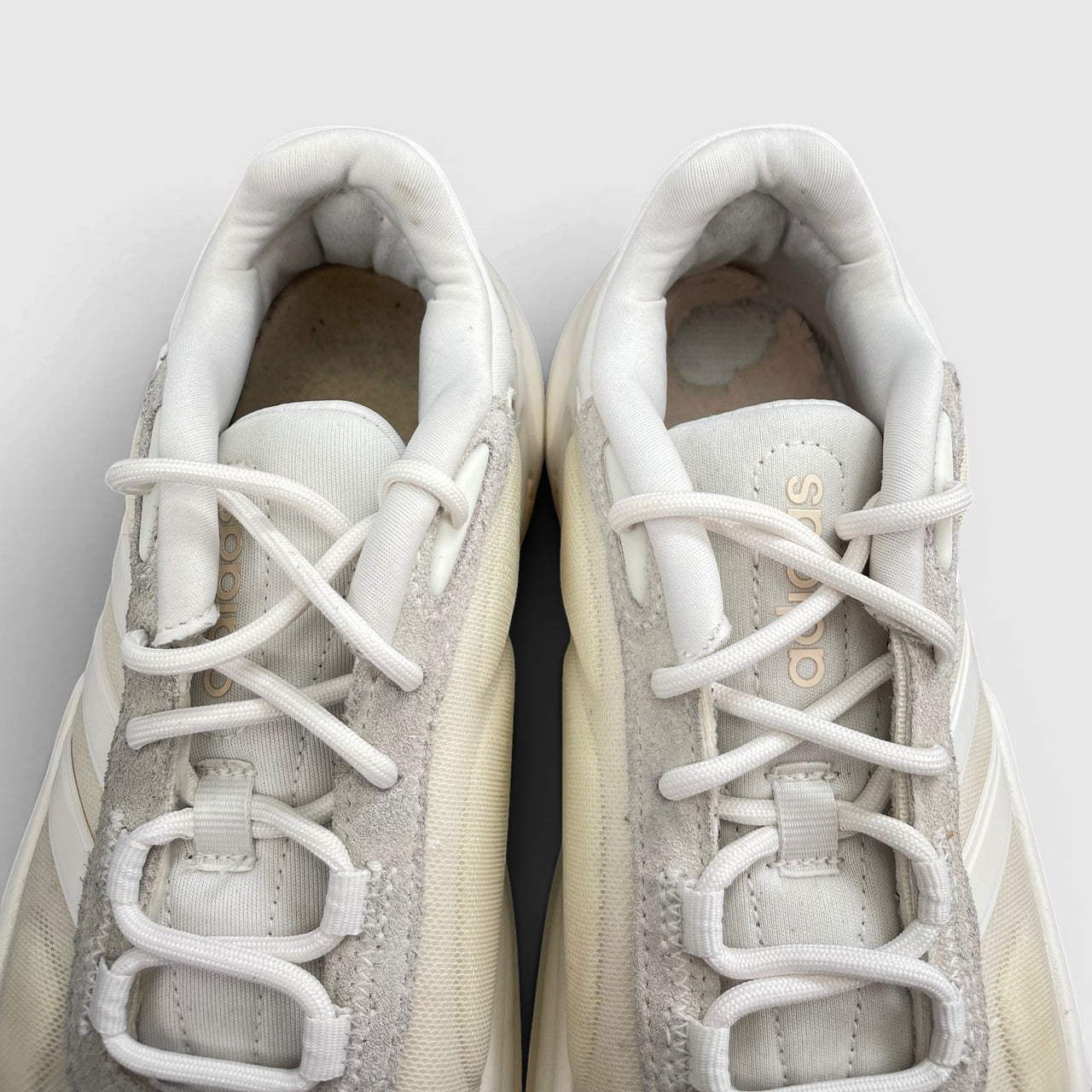 Adidas Ozelle Cloud White — buty sportowe męskie w bardzo dobrym stanie rozmiar 40, zapiętki butów