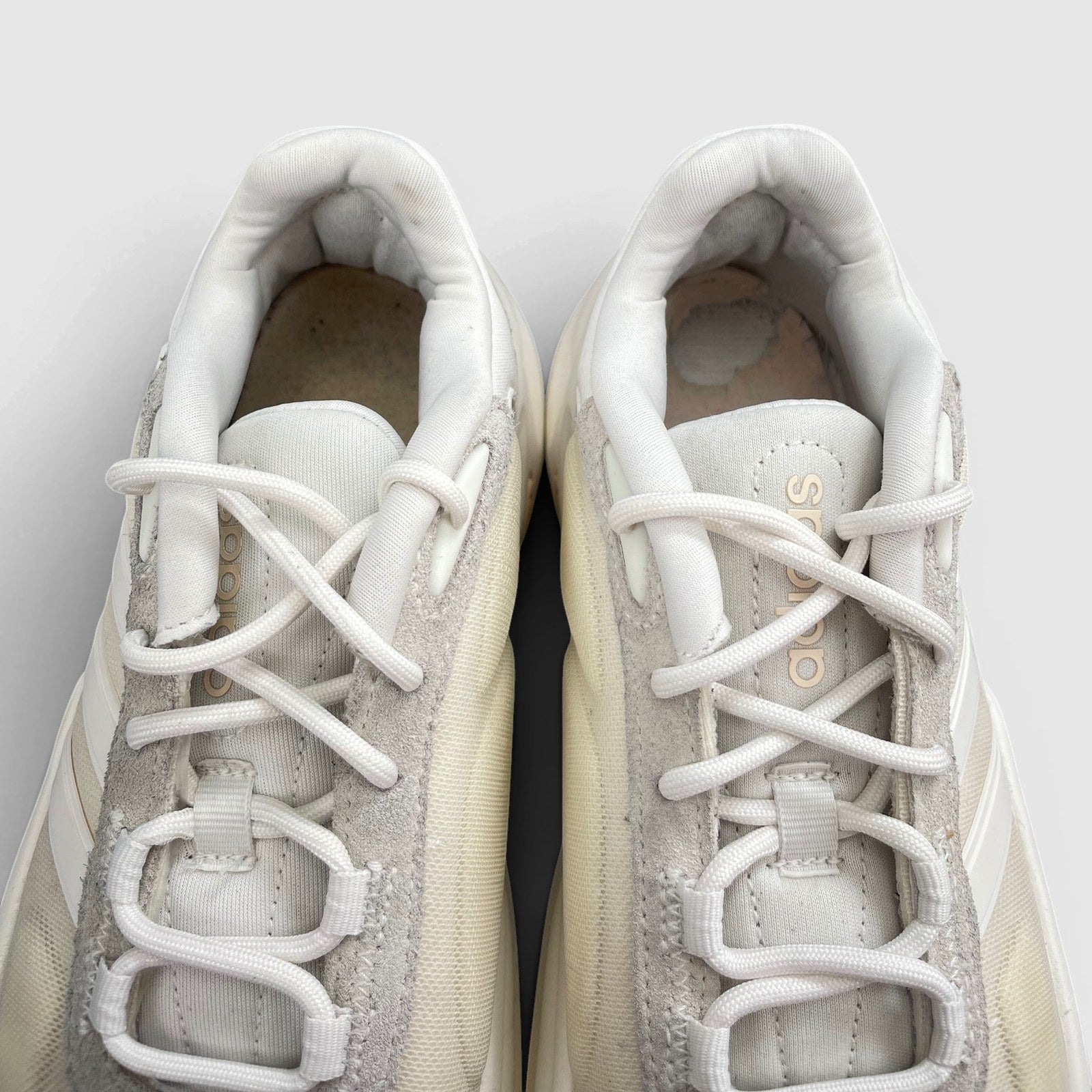 Adidas Ozelle Cloud White — buty sportowe męskie w bardzo dobrym stanie rozmiar 40, zapiętki butów