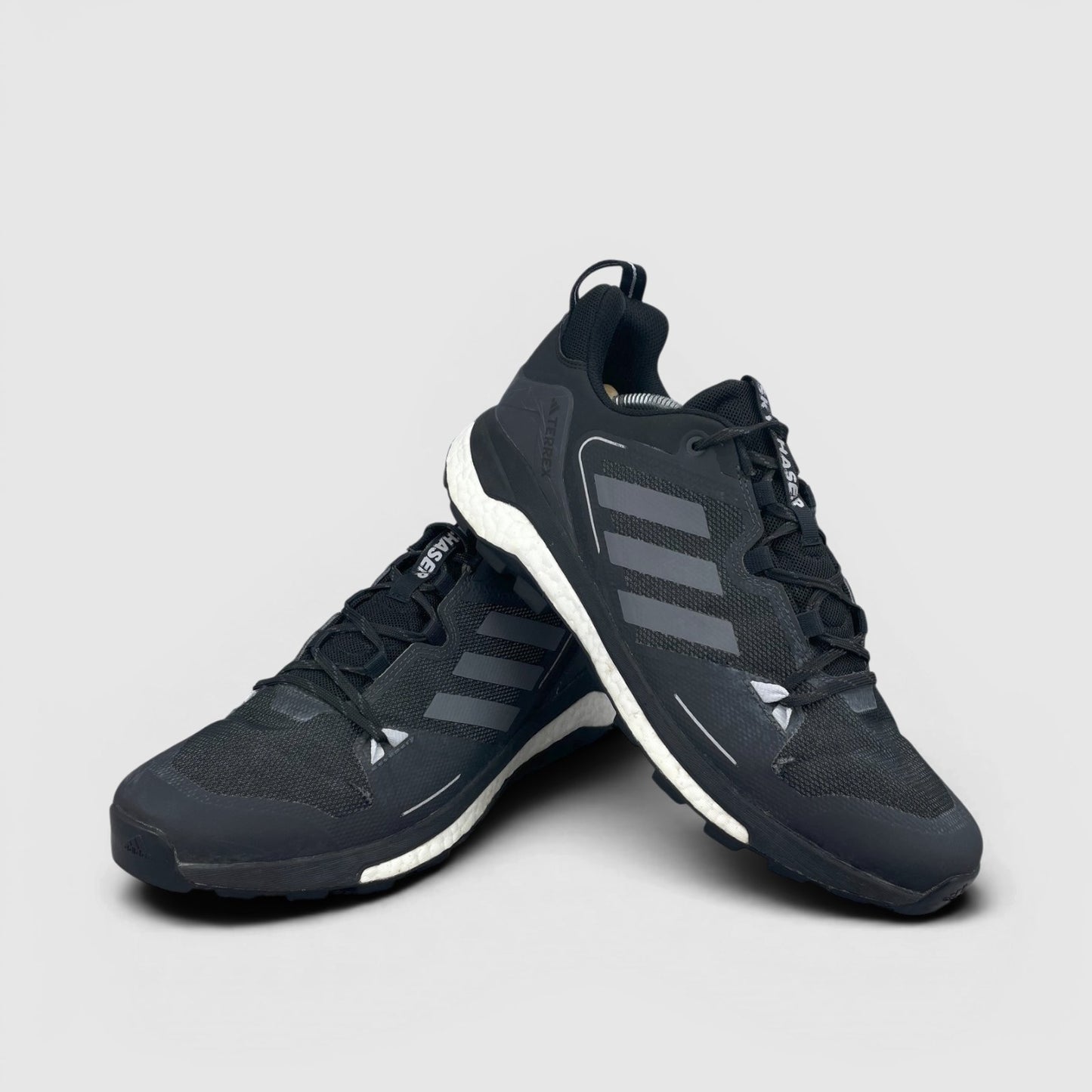 Adidas Terrex Skychaser 2.0 Black Grey — trekkingi męskie w bardzo dobrym stanie rozmiar 46, boczny profil