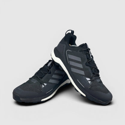 Adidas Terrex Skychaser 2.0 Black Grey — trekkingi męskie w bardzo dobrym stanie rozmiar 46, boczny profil