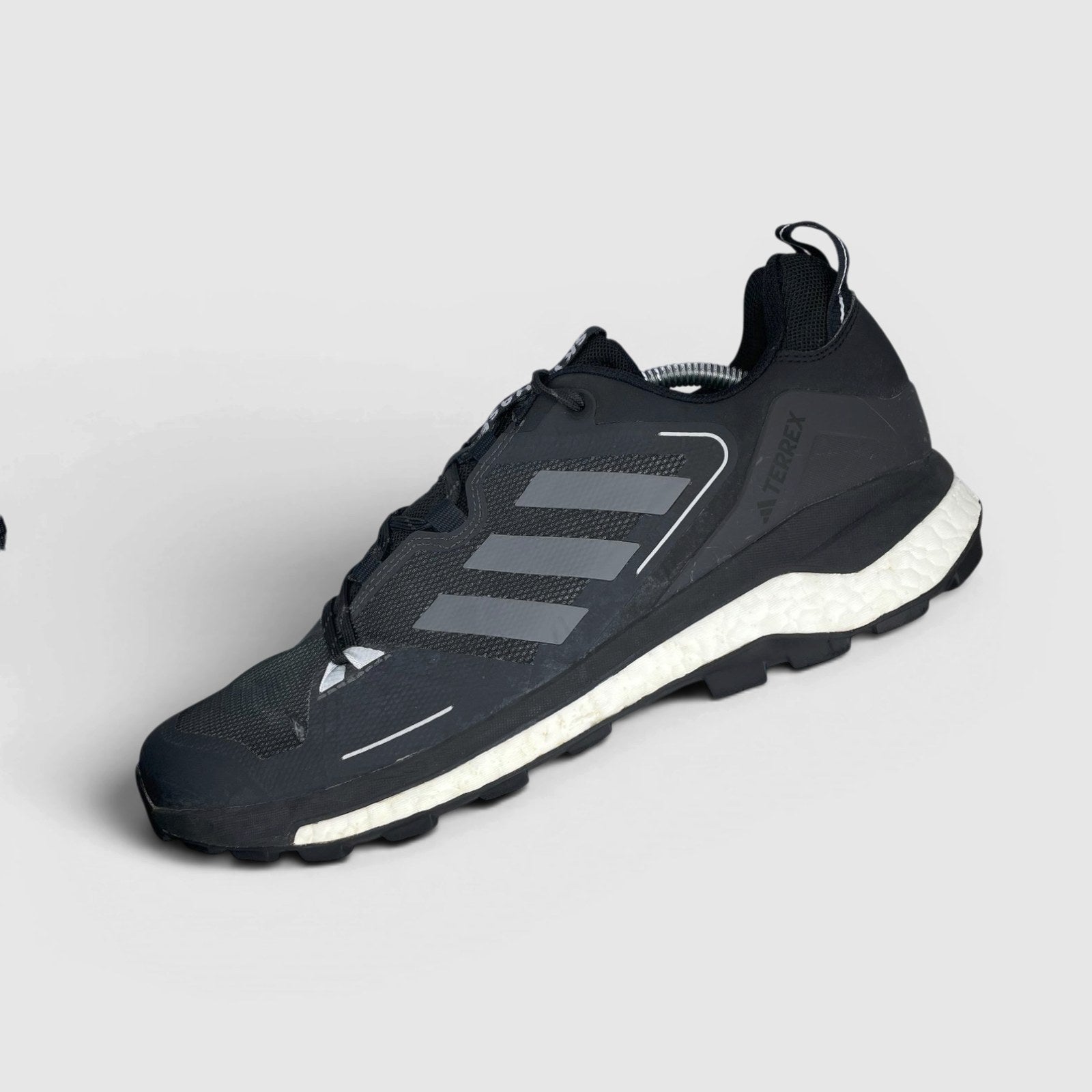 Adidas Terrex Skychaser 2.0 Black Grey — trekkingi męskie w bardzo dobrym stanie rozmiar 46, widok z góry na wewnętrzną stronę butów