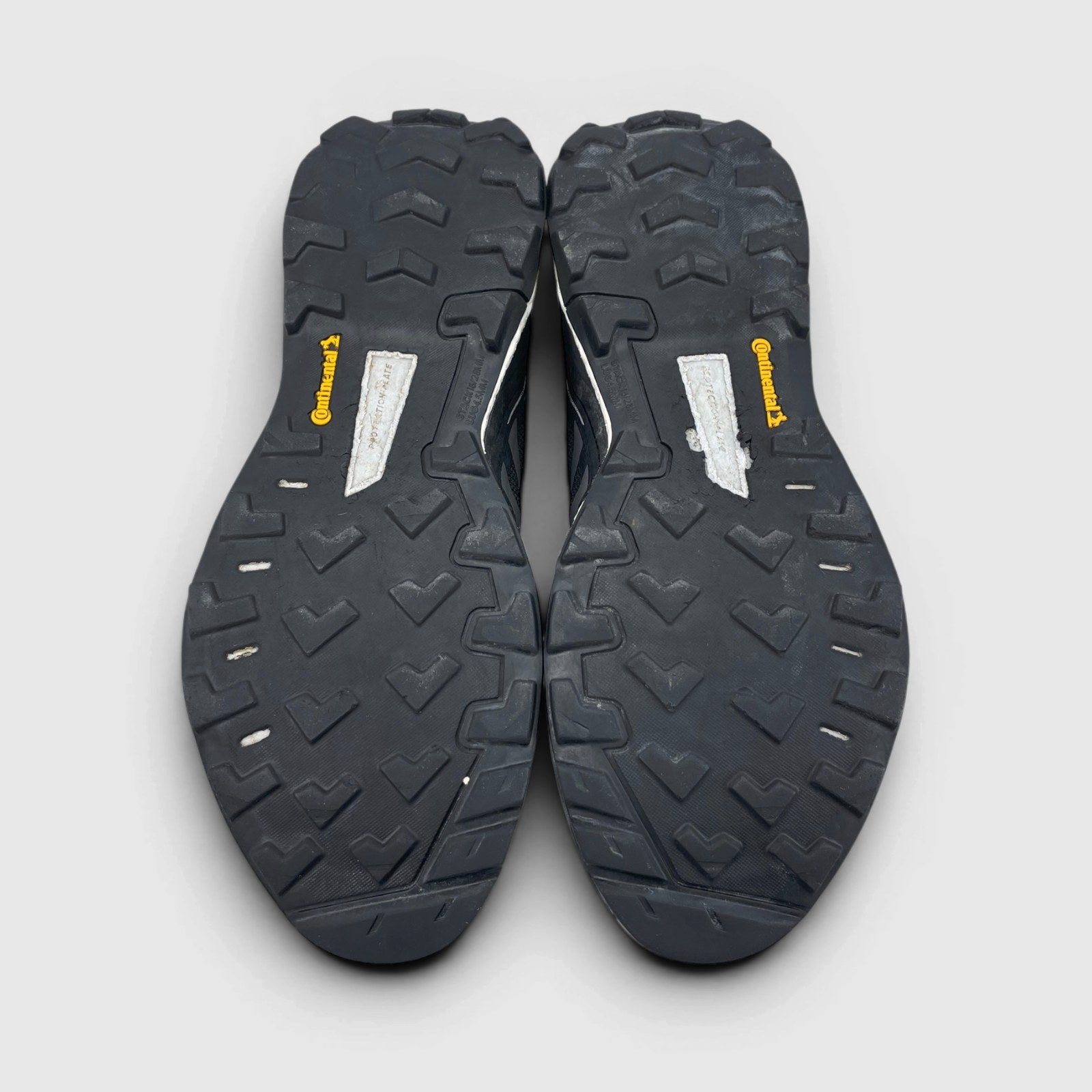 Adidas Terrex Skychaser 2.0 Black Grey — trekkingi męskie w bardzo dobrym stanie rozmiar 46, podeszwa