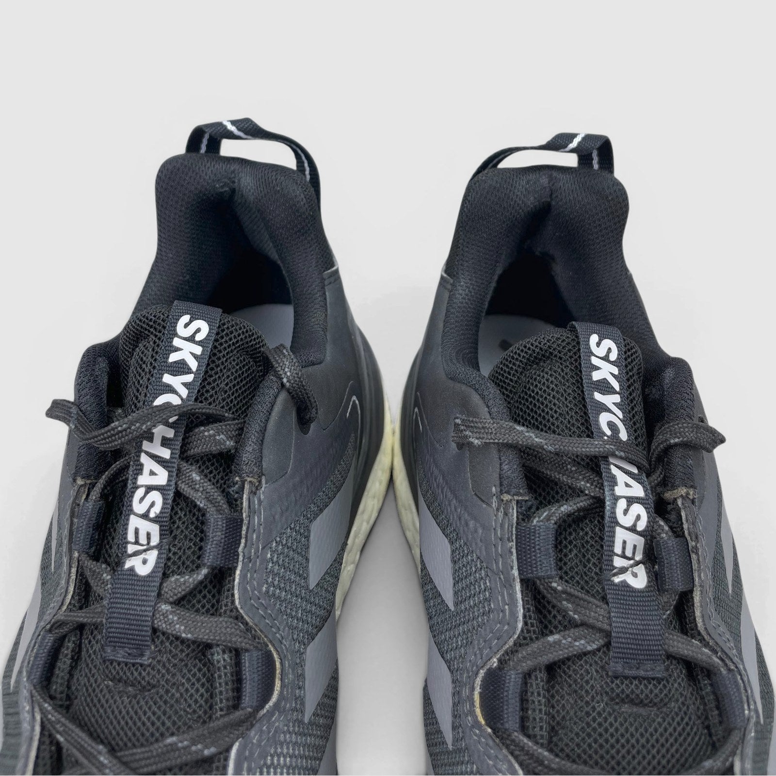 Adidas Terrex Skychaser 2.0 Black Grey — trekkingi męskie w bardzo dobrym stanie rozmiar 46, zapiętki butów