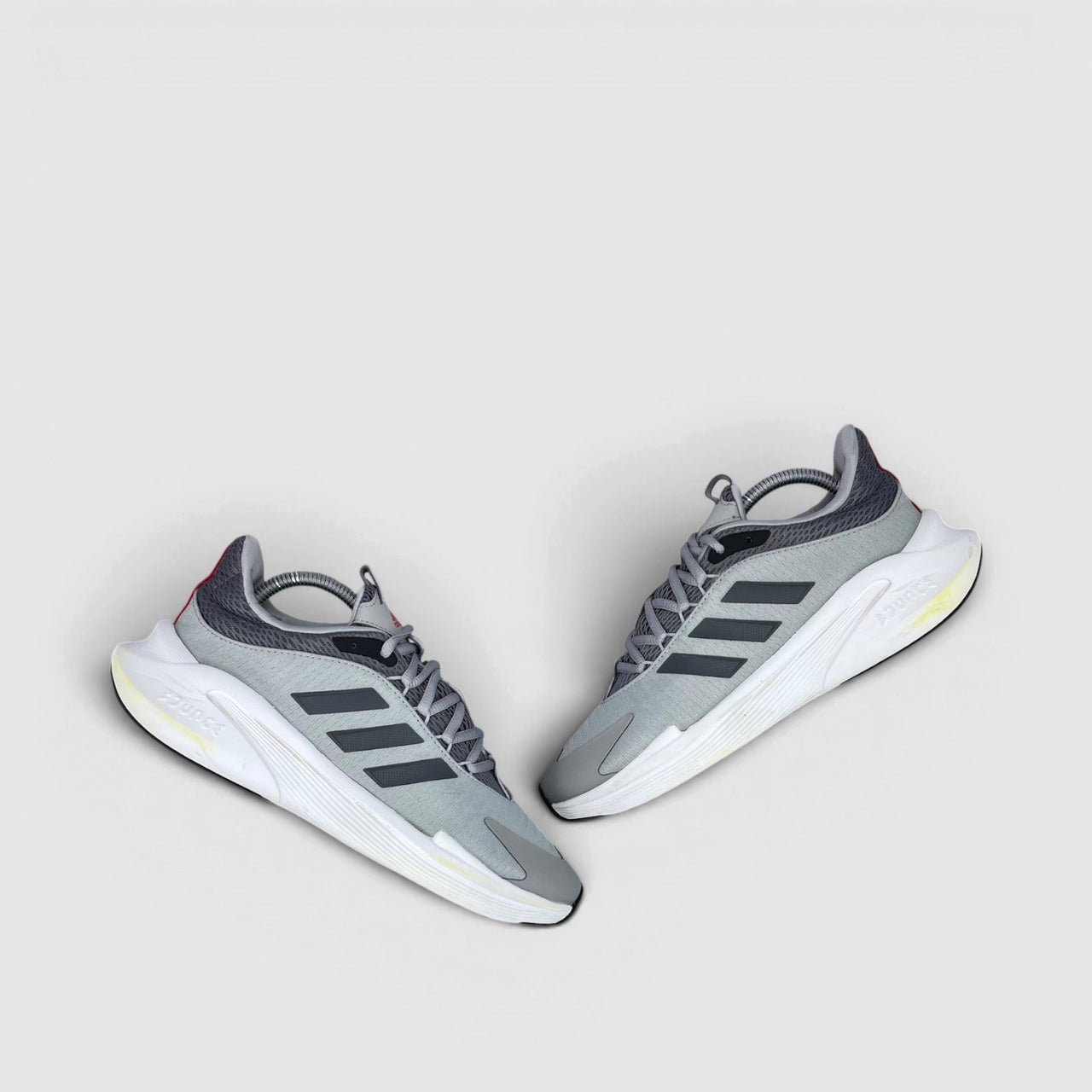 Adidas AlphaEdge + — buty sportowe męskie w bardzo dobrym stanie rozmiar 41 1/3, widok z góry na zewnętrzną stronę butów